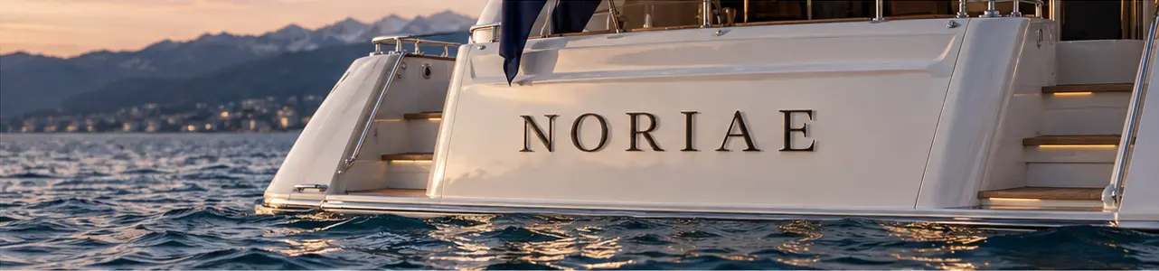 NORIAE sur la poupe d’un yacht.